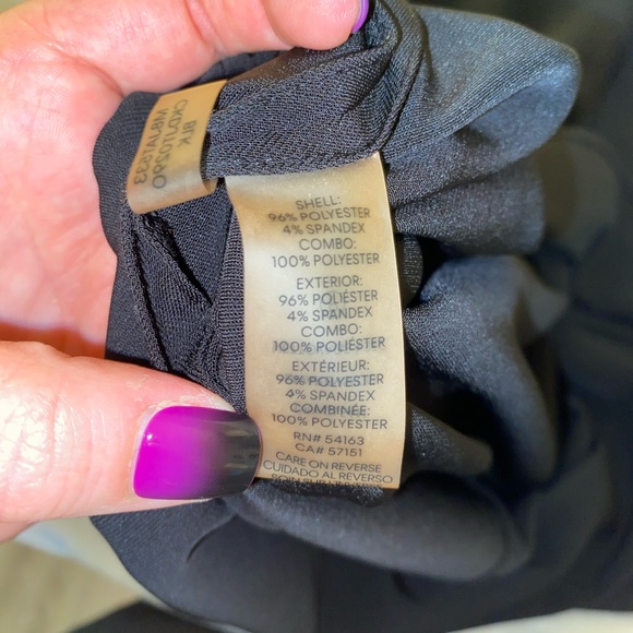 ♥️ Calvin Klein Black and White V-Neck Blouse Size M - Picture 9 of 10